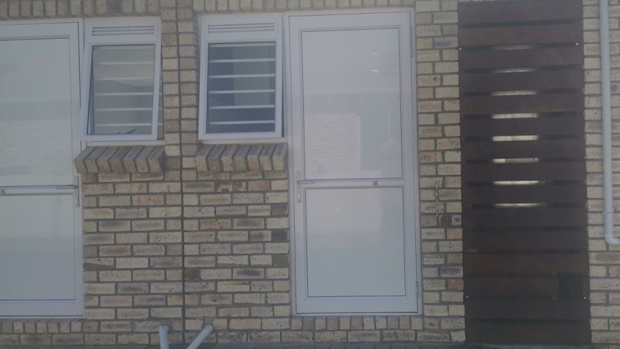To Let 2 Bedroom Property for Rent in Overbaakens Eastern Cape